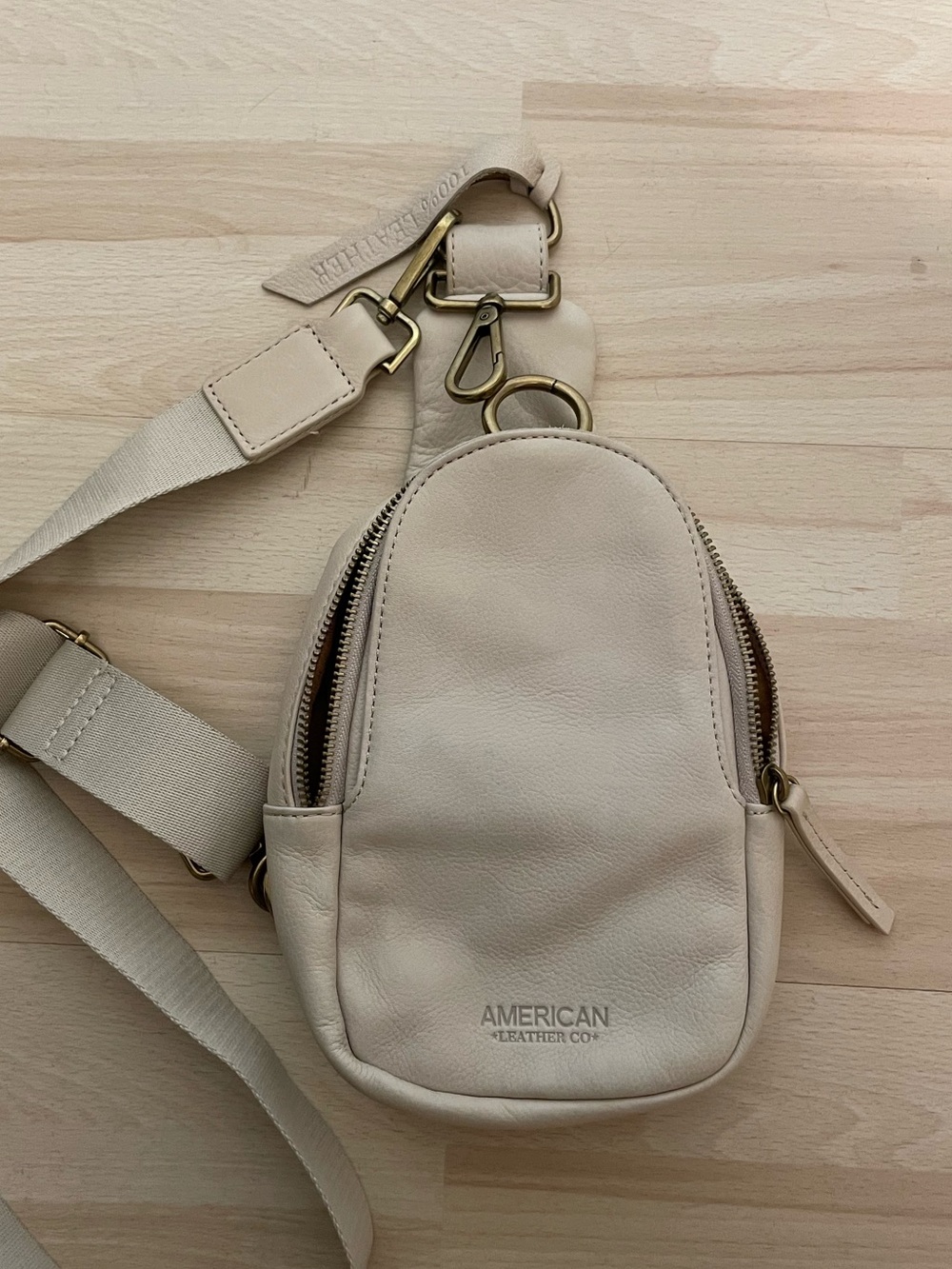 FANTASTIC Condition American Leather Co Sling Bag in Ivory / Cream